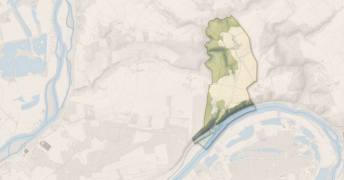 Portrait cartographique de La Roquette : relief, eau, forêts, bâti et voies, calculés à partir des données de l'IGN
