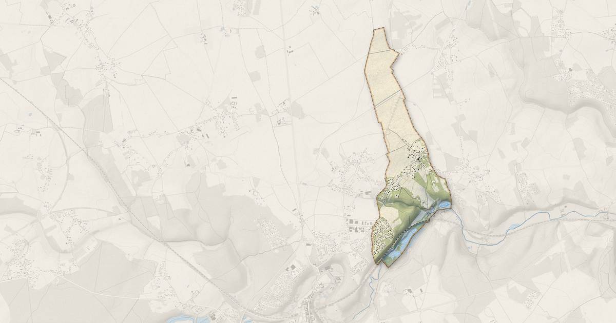 Portrait cartographique de Saint-Élier : relief, eau, forêts, bâti et voies, calculés à partir des données de l'IGN