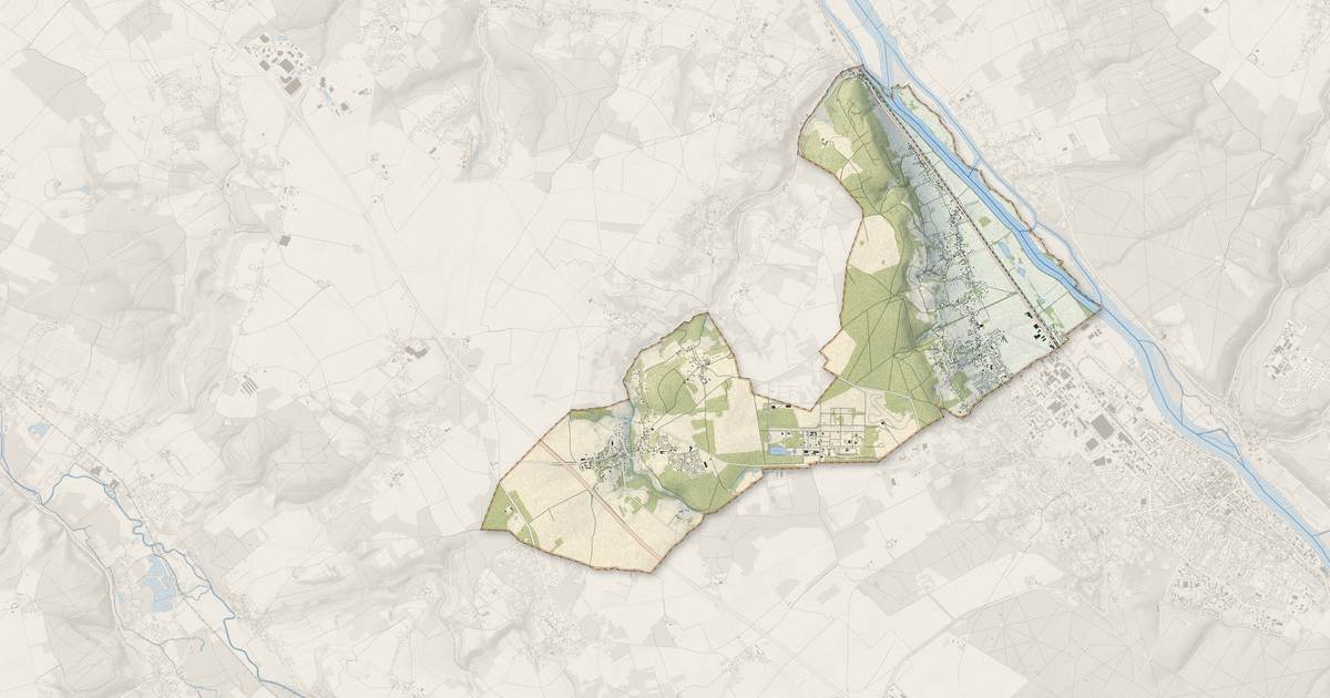 Portrait cartographique de La Chapelle-Longueville : relief, eau, forêts, bâti et voies, calculés à partir des données de l'IGN