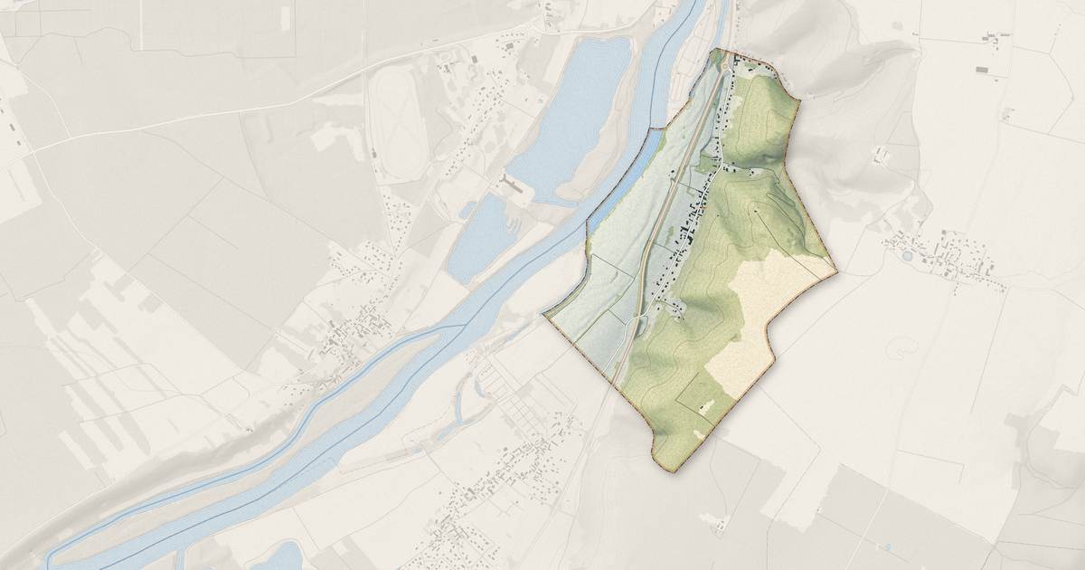 Portrait cartographique de Vézillon : relief, eau, forêts, bâti et voies, calculés à partir des données de l'IGN