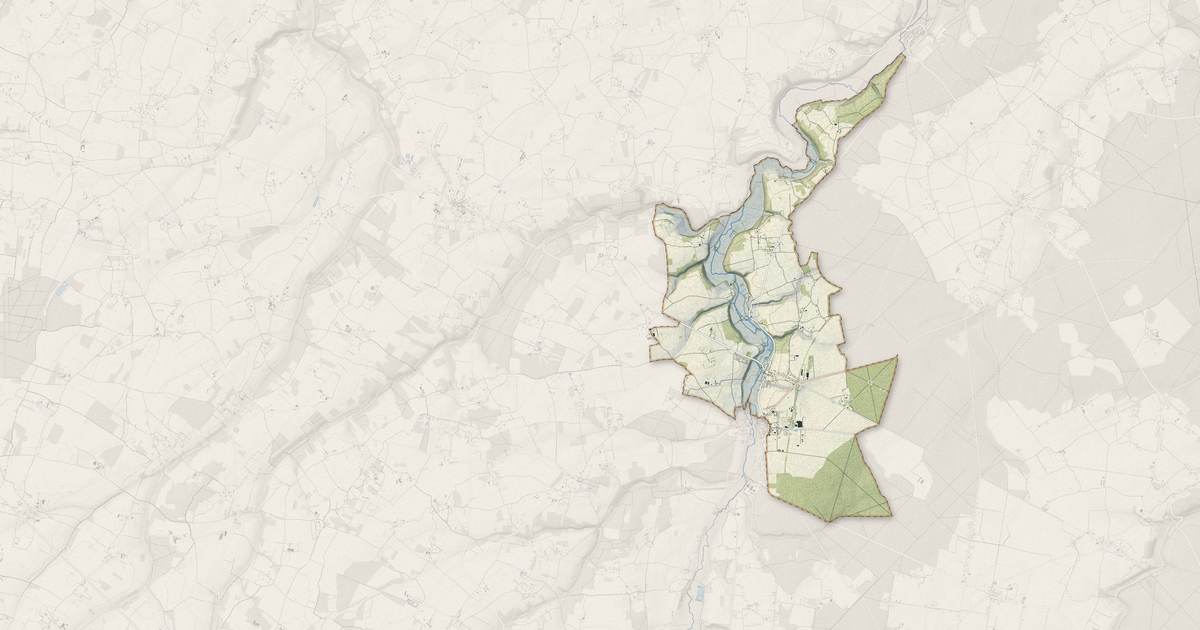 Portrait cartographique de La Vieille-Lyre : relief, eau, forêts, bâti et voies, calculés à partir des données de l'IGN