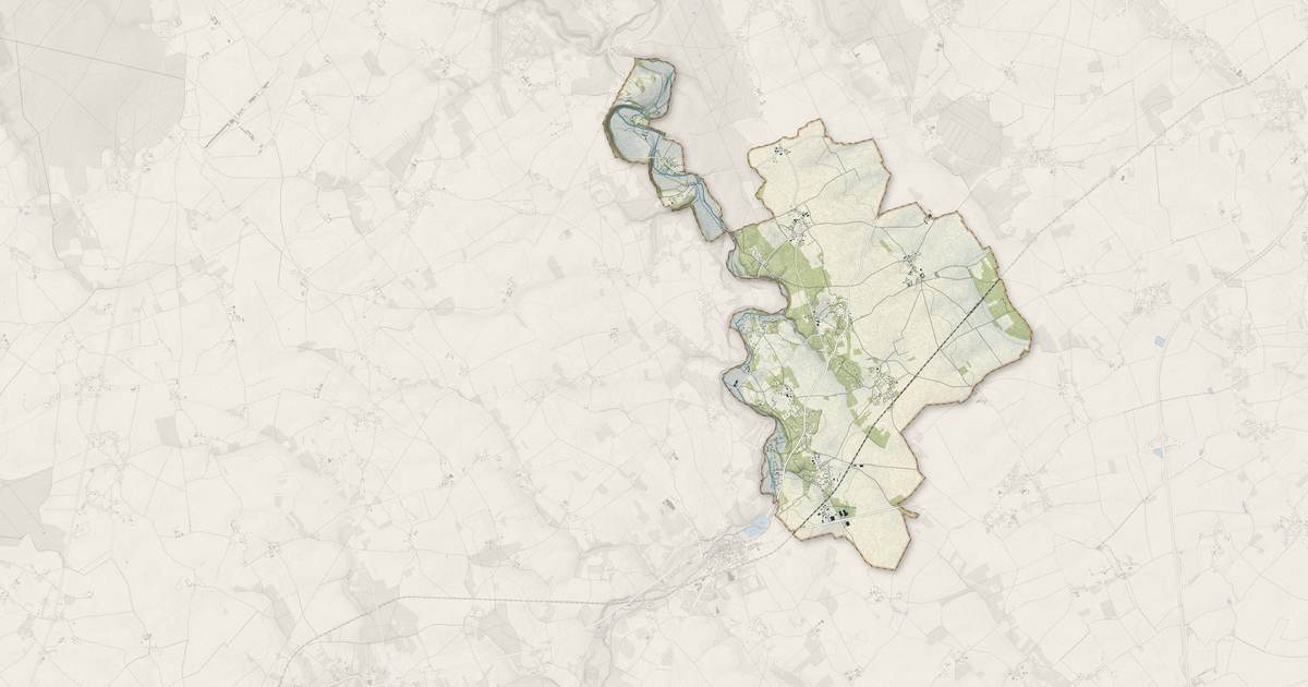 Portrait cartographique de Sylvains-Lès-Moulins : relief, eau, forêts, bâti et voies, calculés à partir des données de l'IGN