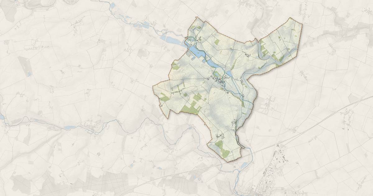 Portrait cartographique de Alluyes : relief, eau, forêts, bâti et voies, calculés à partir des données de l'IGN