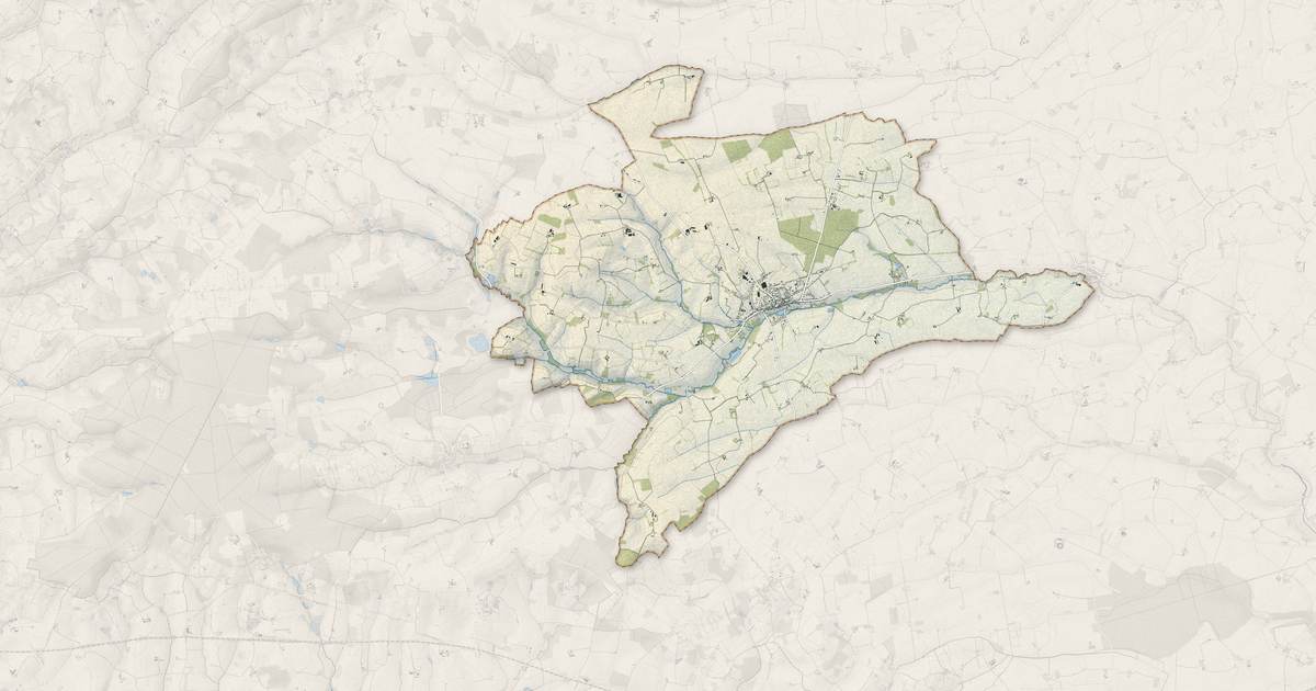 Portrait cartographique de La Bazoche-Gouet : relief, eau, forêts, bâti et voies, calculés à partir des données de l'IGN