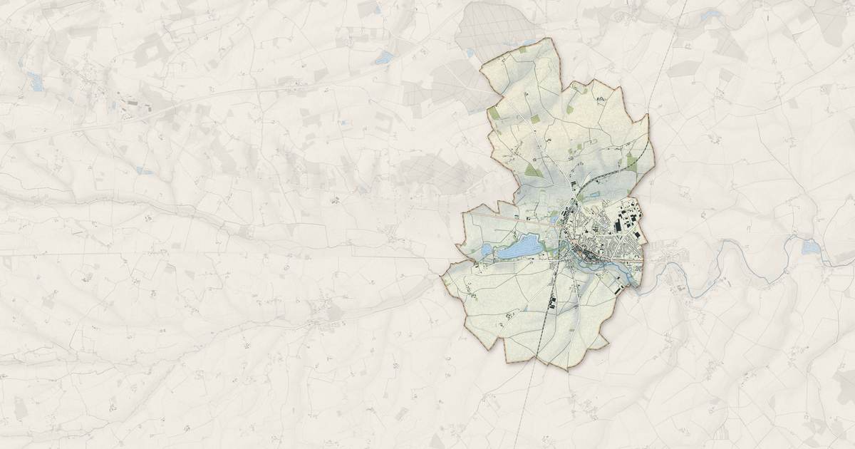 Portrait cartographique de Brou : relief, eau, forêts, bâti et voies, calculés à partir des données de l'IGN