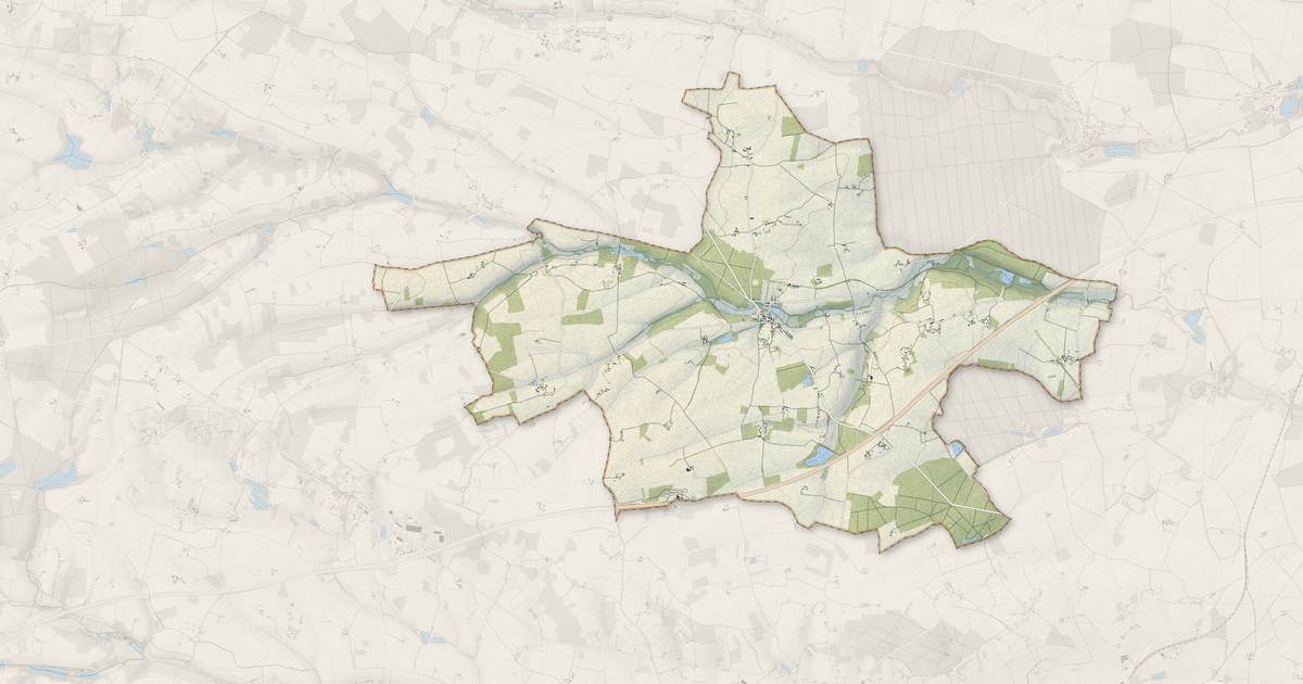 Portrait cartographique de Frazé : relief, eau, forêts, bâti et voies, calculés à partir des données de l'IGN