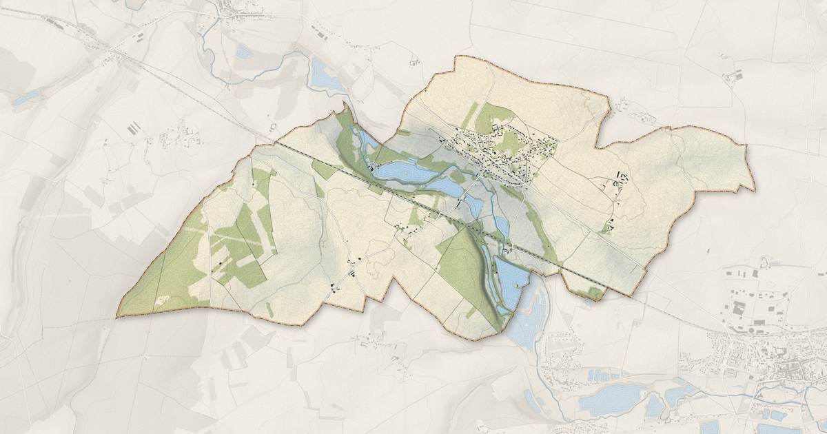 Portrait cartographique de Landelles : relief, eau, forêts, bâti et voies, calculés à partir des données de l'IGN