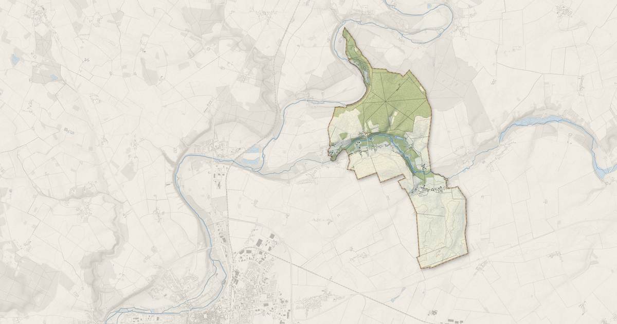 Portrait cartographique de Moléans : relief, eau, forêts, bâti et voies, calculés à partir des données de l'IGN