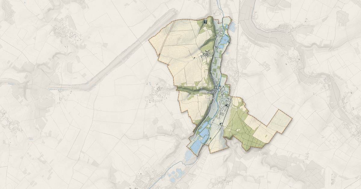 Portrait cartographique de Saint-Piat : relief, eau, forêts, bâti et voies, calculés à partir des données de l'IGN