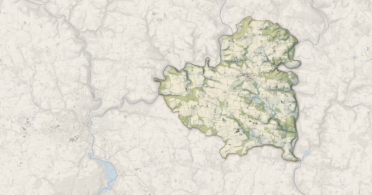 Portrait cartographique de Arzano : relief, eau, forêts, bâti et voies, calculés à partir des données de l'IGN