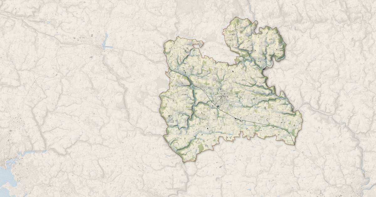 Portrait cartographique de Bannalec : relief, eau, forêts, bâti et voies, calculés à partir des données de l'IGN