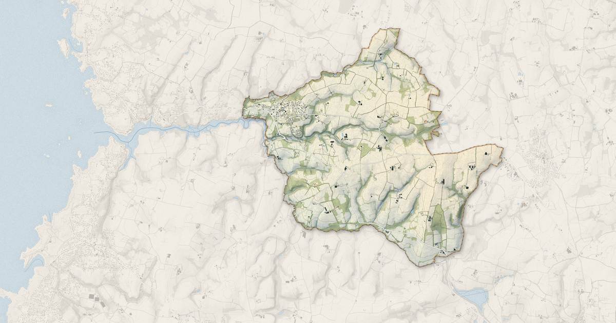 Portrait cartographique de Brélès : relief, eau, forêts, bâti et voies, calculés à partir des données de l'IGN