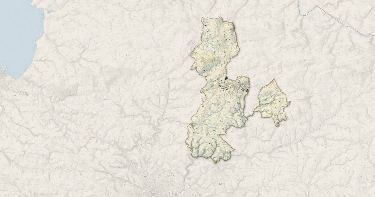 Portrait cartographique de Briec : relief, eau, forêts, bâti et voies, calculés à partir des données de l'IGN