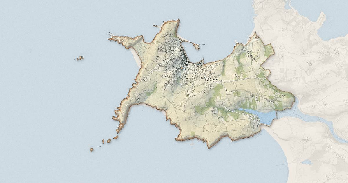 Portrait cartographique de Camaret-sur-Mer : relief, eau, forêts, bâti et voies, calculés à partir des données de l'IGN