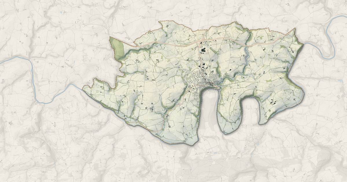 Portrait cartographique de Châteauneuf-du-Faou : relief, eau, forêts, bâti et voies, calculés à partir des données de l'IGN