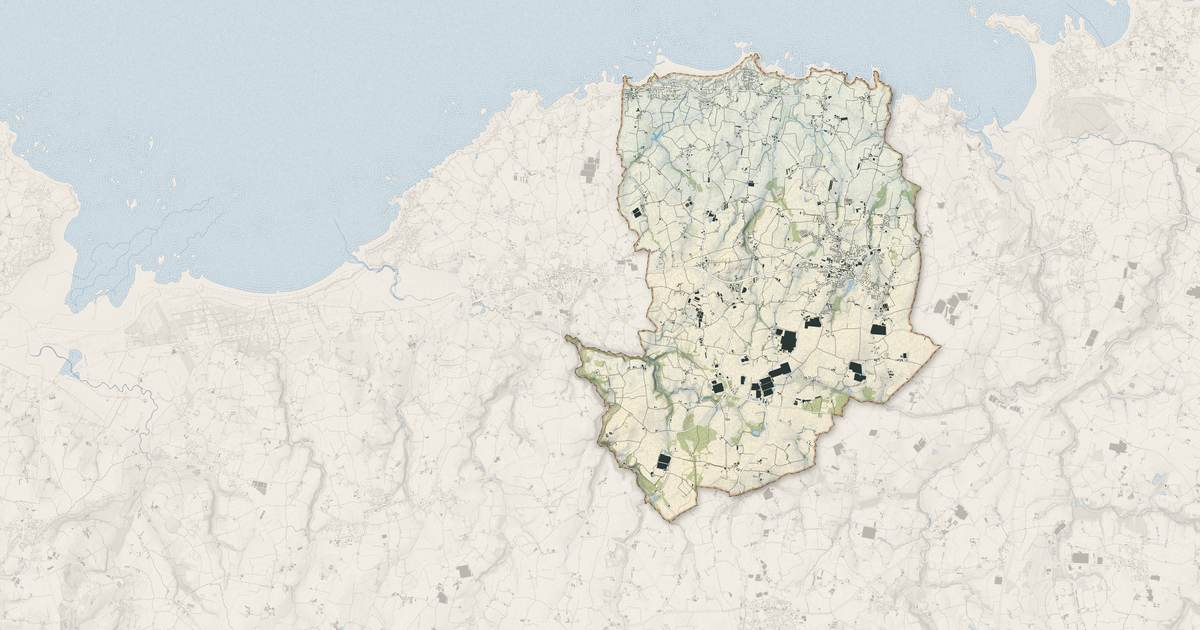 Portrait cartographique de Cléder : relief, eau, forêts, bâti et voies, calculés à partir des données de l'IGN