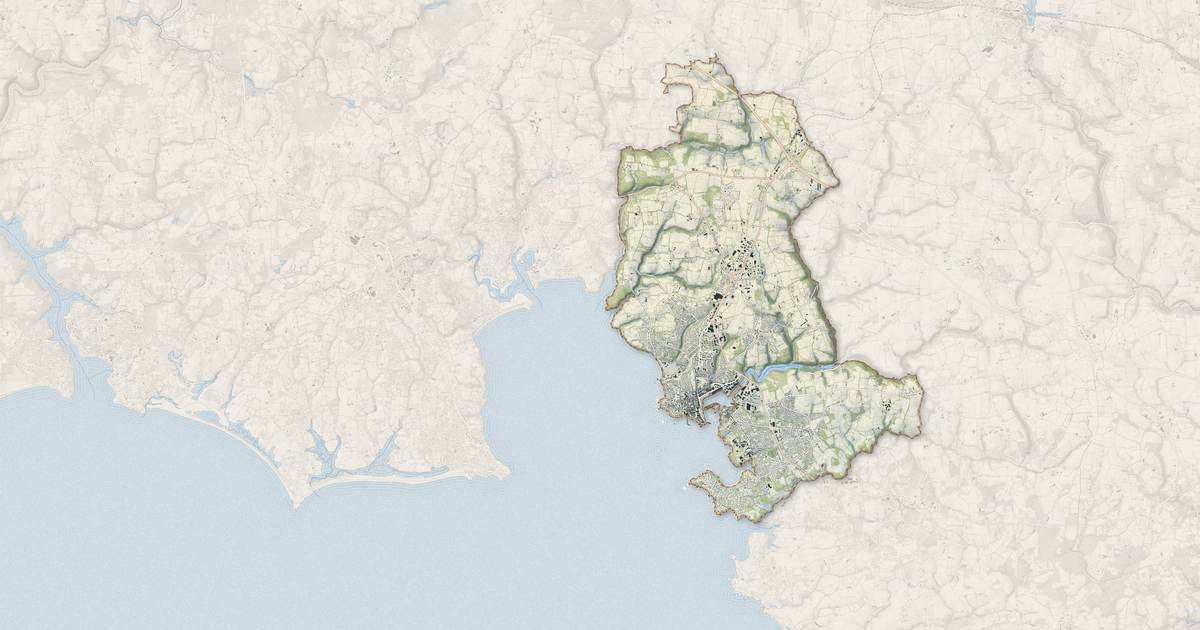 Portrait cartographique de Concarneau : relief, eau, forêts, bâti et voies, calculés à partir des données de l'IGN