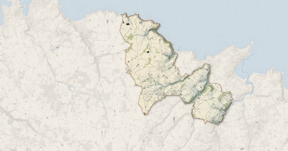 Portrait cartographique de Guimaëc : relief, eau, forêts, bâti et voies, calculés à partir des données de l'IGN