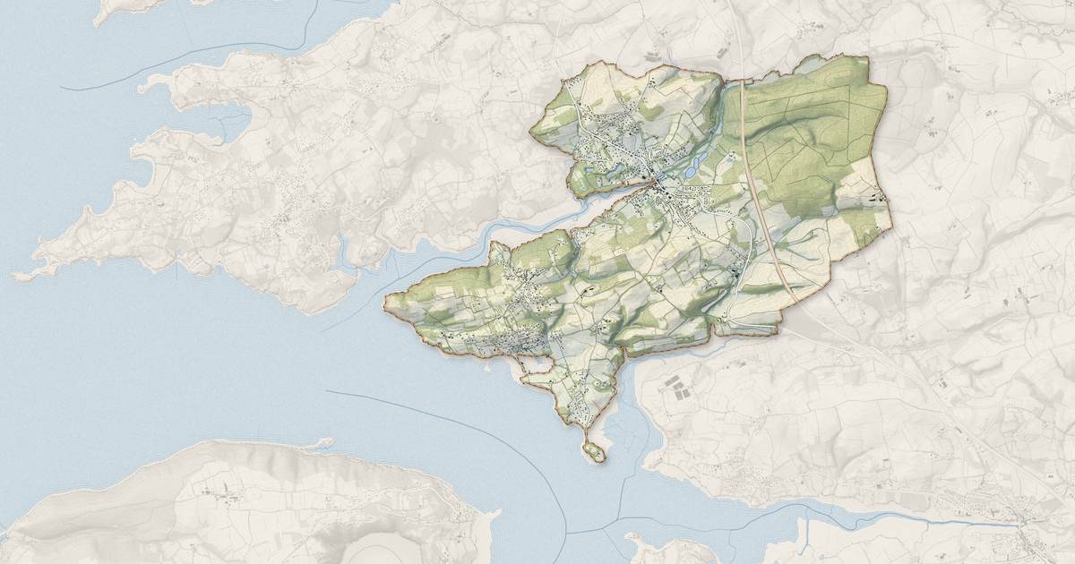 Portrait cartographique de Hôpital-Camfrout : relief, eau, forêts, bâti et voies, calculés à partir des données de l'IGN
