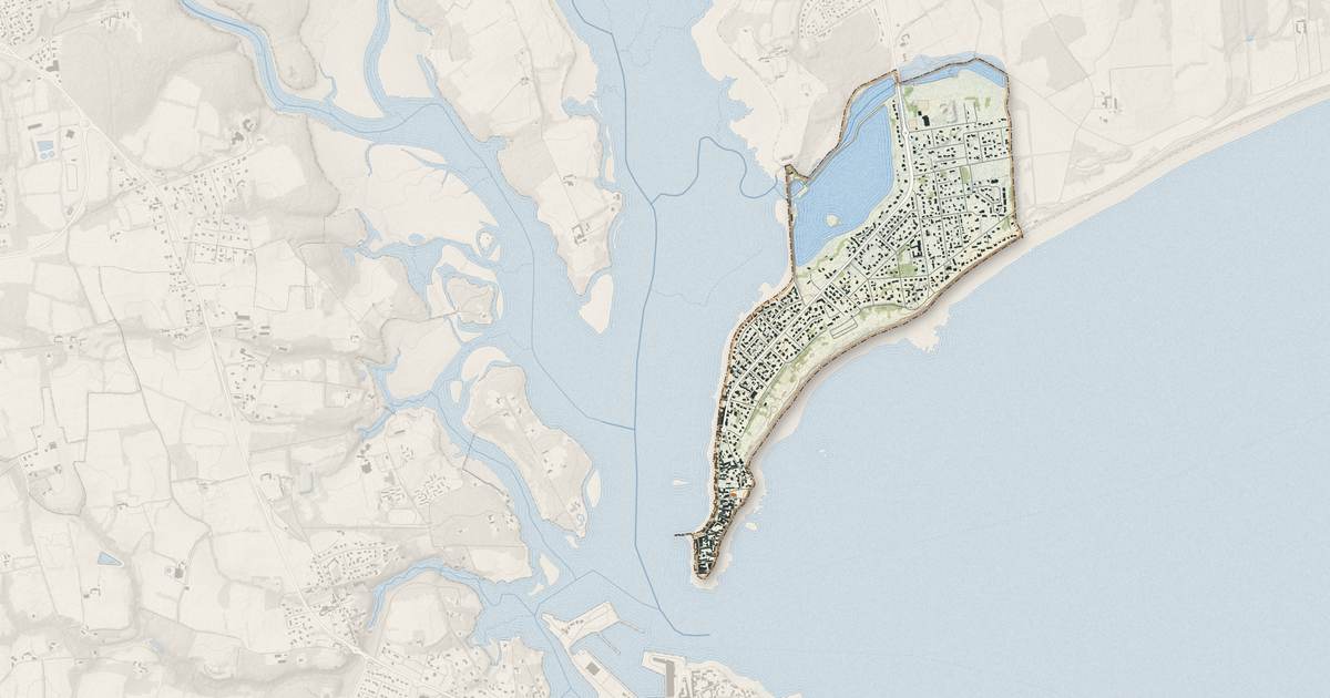 Portrait cartographique de Île-Tudy : relief, eau, forêts, bâti et voies, calculés à partir des données de l'IGN