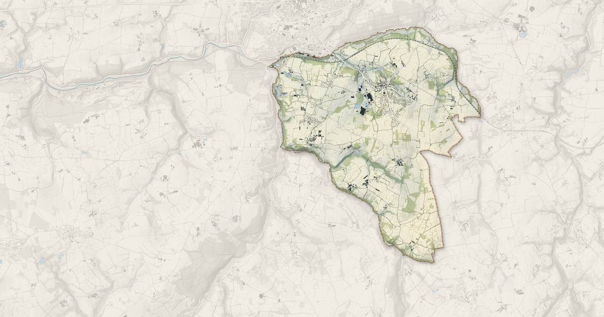 Portrait cartographique de Lampaul-Guimiliau : relief, eau, forêts, bâti et voies, calculés à partir des données de l'IGN