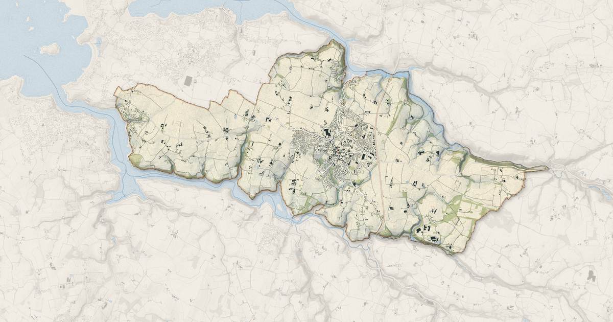 Portrait cartographique de Lannilis : relief, eau, forêts, bâti et voies, calculés à partir des données de l'IGN
