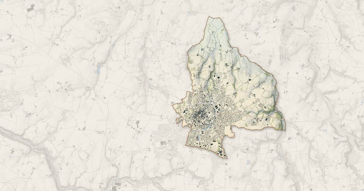 Portrait cartographique de Lesneven : relief, eau, forêts, bâti et voies, calculés à partir des données de l'IGN