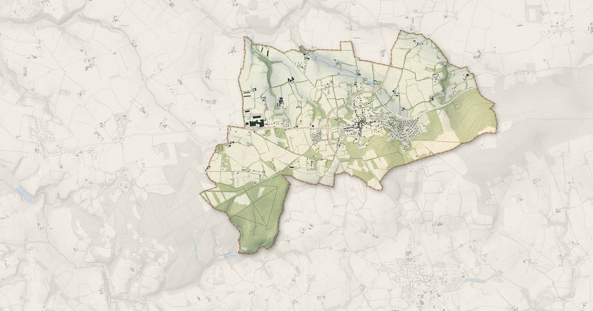 Portrait cartographique de Locronan : relief, eau, forêts, bâti et voies, calculés à partir des données de l'IGN