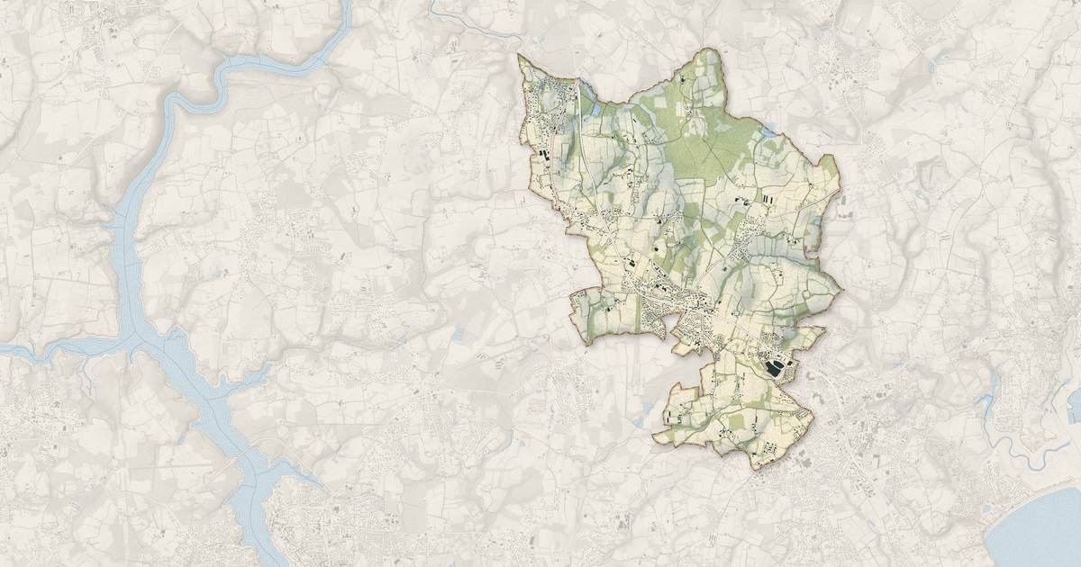 Portrait cartographique de Pleuven : relief, eau, forêts, bâti et voies, calculés à partir des données de l'IGN