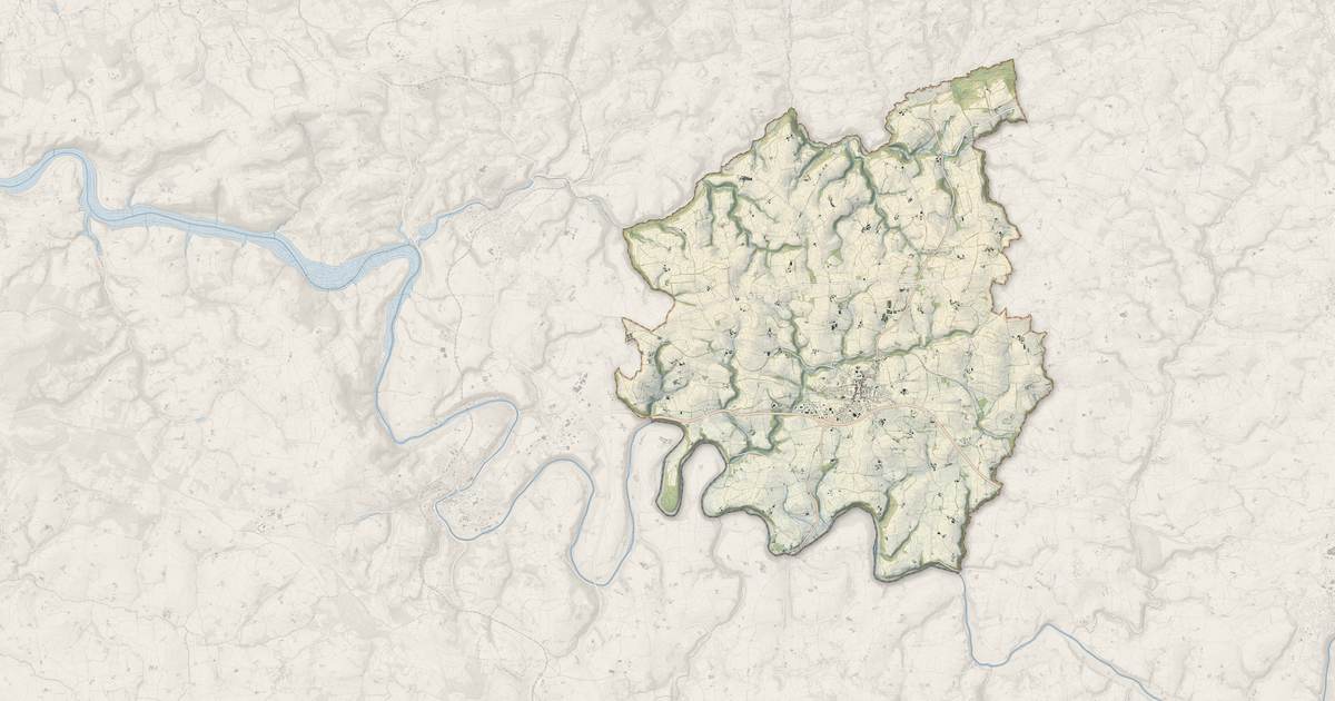 Portrait cartographique de Pleyben : relief, eau, forêts, bâti et voies, calculés à partir des données de l'IGN