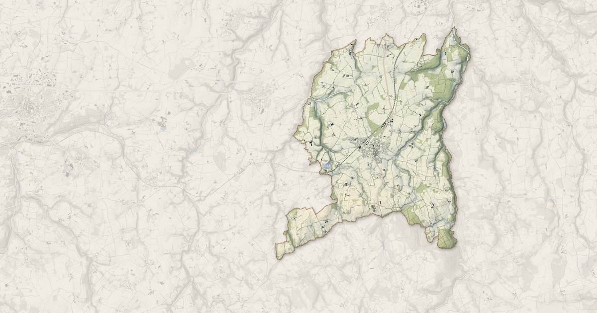 Portrait cartographique de Pleyber-Christ : relief, eau, forêts, bâti et voies, calculés à partir des données de l'IGN
