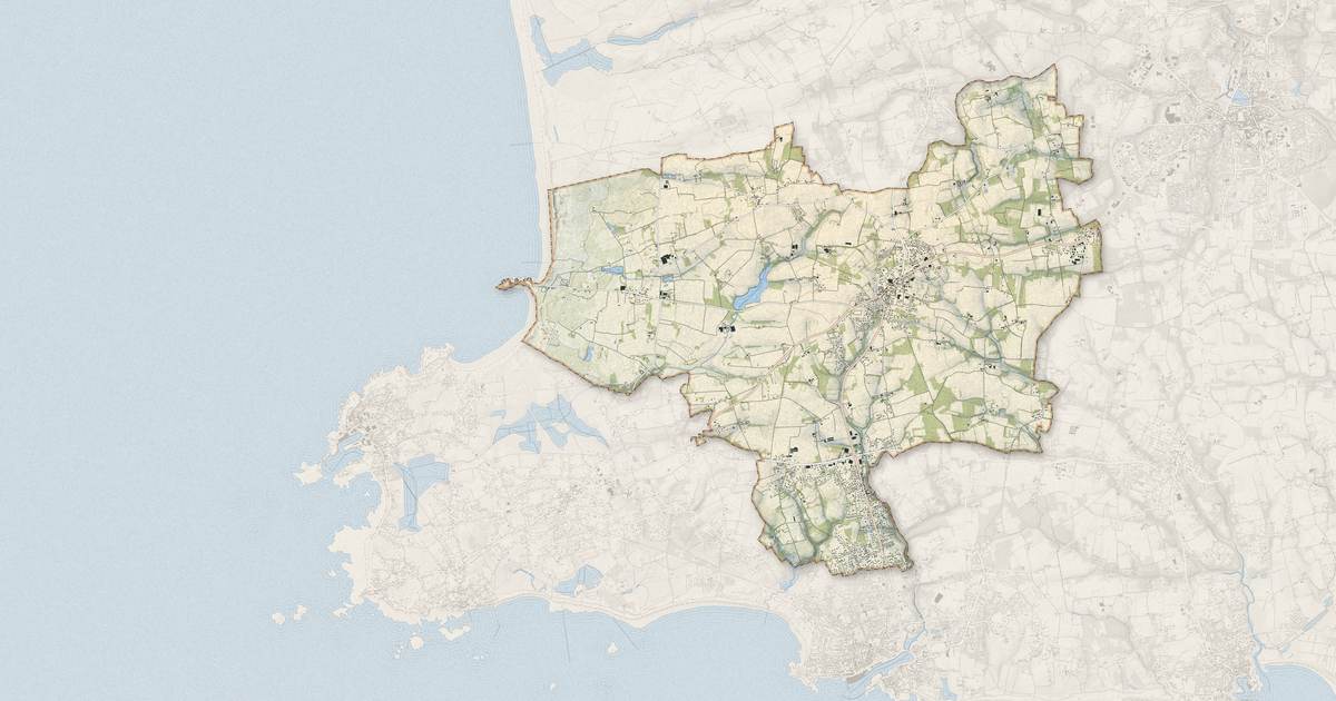 Portrait cartographique de Plomeur : relief, eau, forêts, bâti et voies, calculés à partir des données de l'IGN