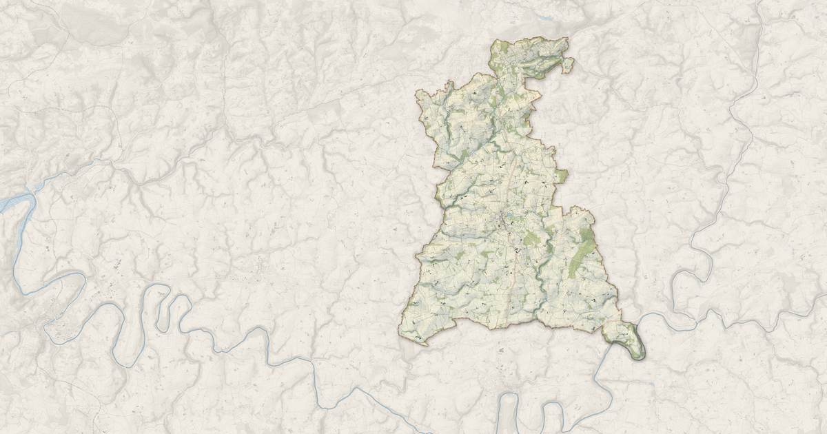 Portrait cartographique de Plonévez-du-Faou : relief, eau, forêts, bâti et voies, calculés à partir des données de l'IGN