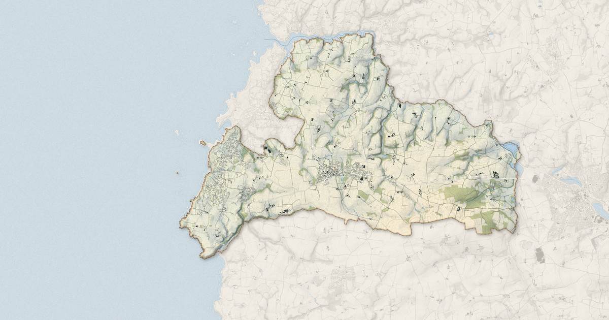 Portrait cartographique de Plouarzel : relief, eau, forêts, bâti et voies, calculés à partir des données de l'IGN