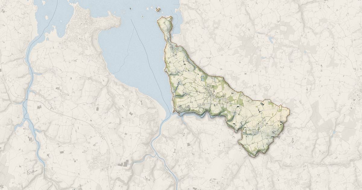 Portrait cartographique de Plouezoc'h : relief, eau, forêts, bâti et voies, calculés à partir des données de l'IGN