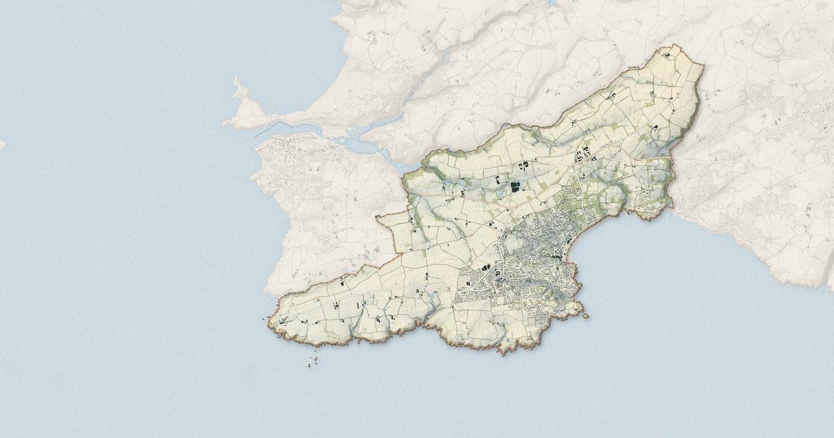 Portrait cartographique de Plougonvelin : relief, eau, forêts, bâti et voies, calculés à partir des données de l'IGN