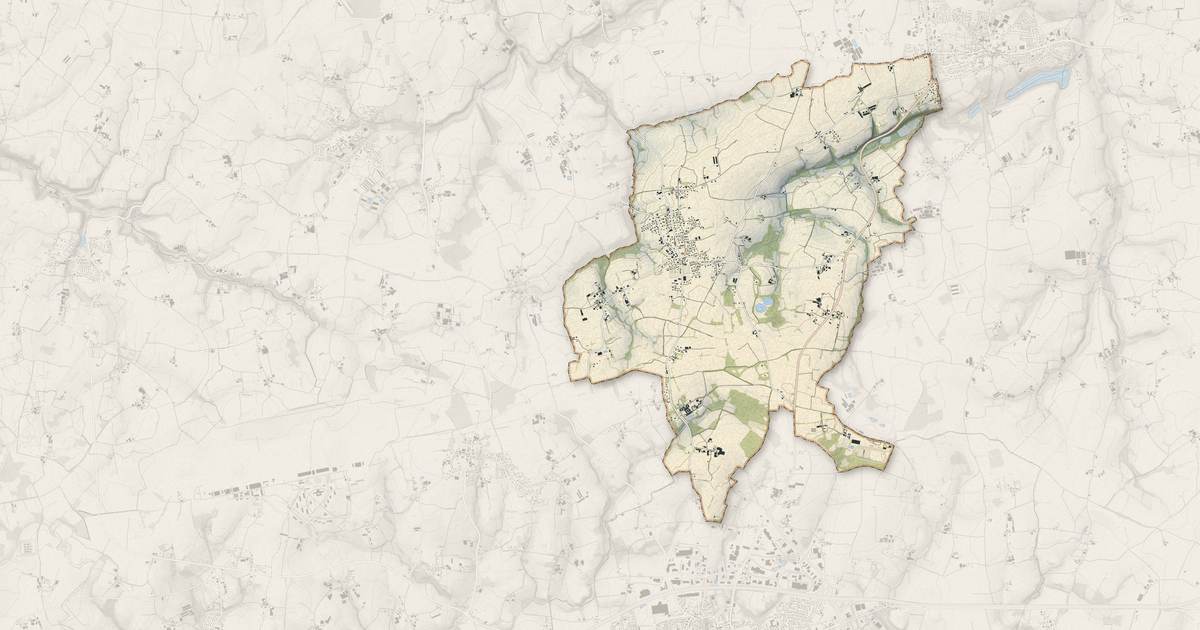 Portrait cartographique de Plougourvest : relief, eau, forêts, bâti et voies, calculés à partir des données de l'IGN