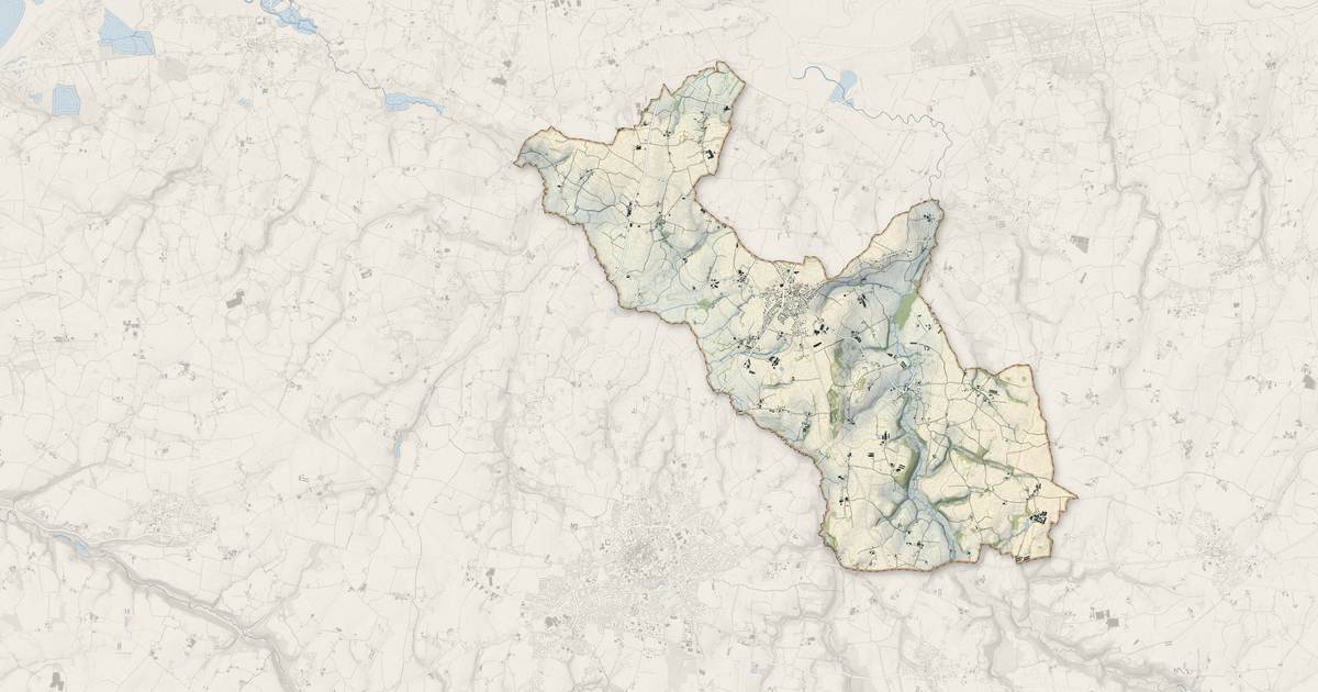 Portrait cartographique de Plouider : relief, eau, forêts, bâti et voies, calculés à partir des données de l'IGN