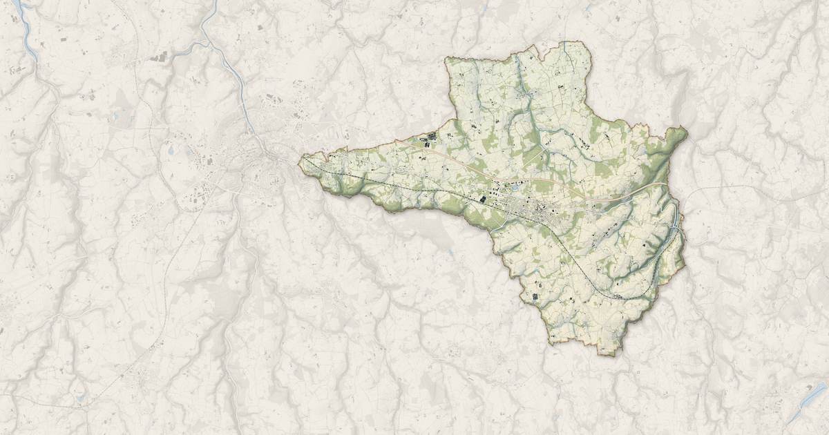 Portrait cartographique de Plouigneau : relief, eau, forêts, bâti et voies, calculés à partir des données de l'IGN