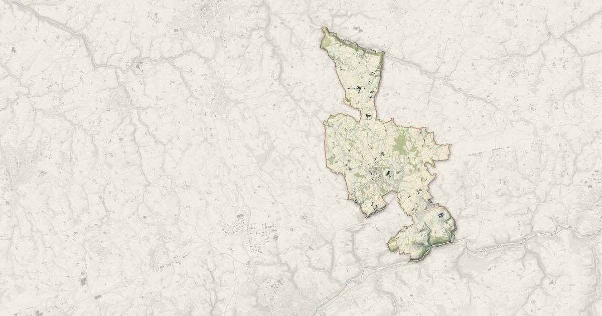 Portrait cartographique de Plounéventer : relief, eau, forêts, bâti et voies, calculés à partir des données de l'IGN