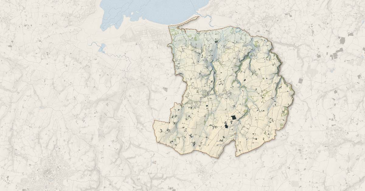 Portrait cartographique de Plounévez-Lochrist : relief, eau, forêts, bâti et voies, calculés à partir des données de l'IGN