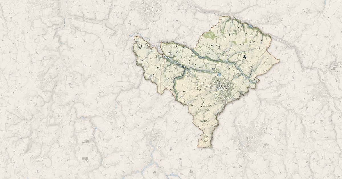 Portrait cartographique de Plouvien : relief, eau, forêts, bâti et voies, calculés à partir des données de l'IGN