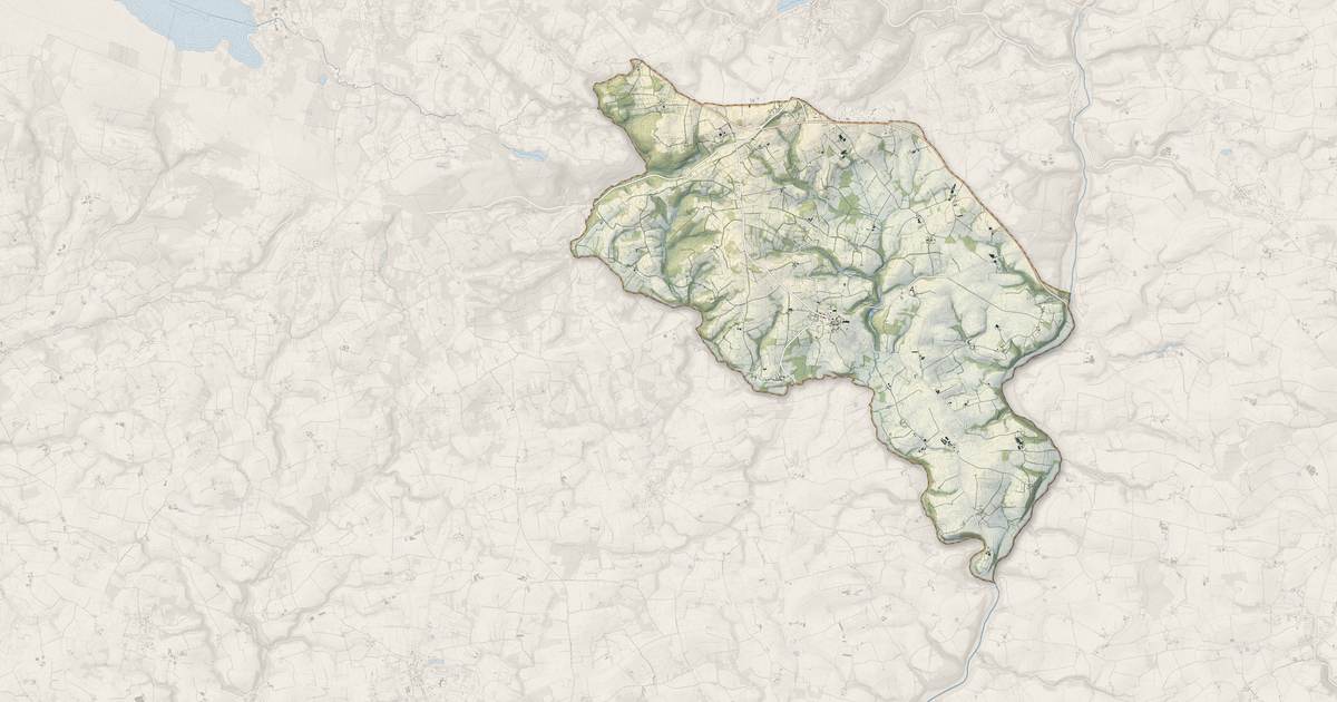 Portrait cartographique de Plouyé : relief, eau, forêts, bâti et voies, calculés à partir des données de l'IGN