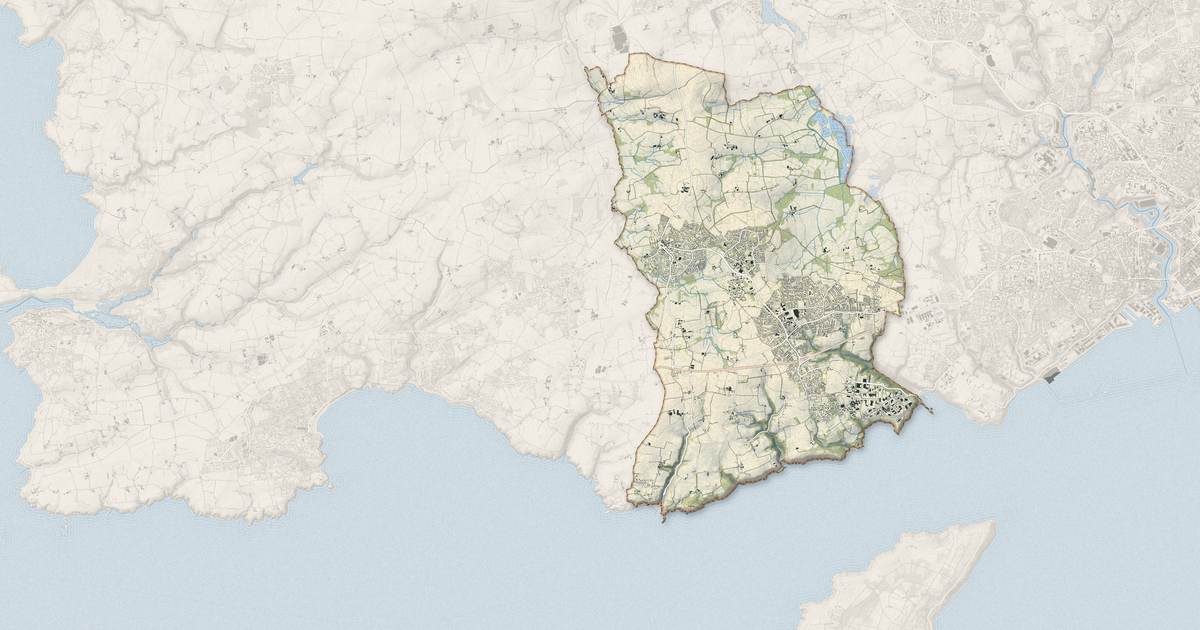 Portrait cartographique de Plouzané : relief, eau, forêts, bâti et voies, calculés à partir des données de l'IGN