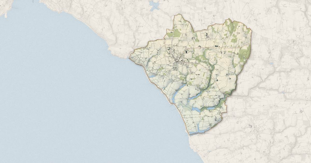 Portrait cartographique de Plozévet : relief, eau, forêts, bâti et voies, calculés à partir des données de l'IGN