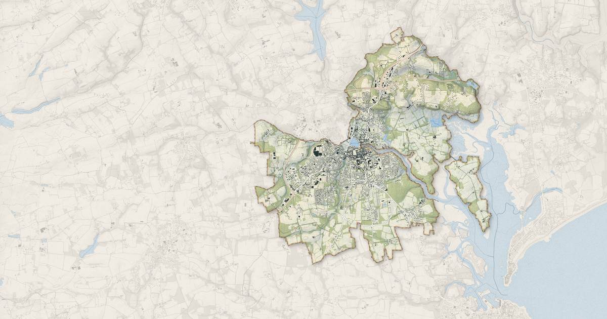Portrait cartographique de Pont-l'Abbé : relief, eau, forêts, bâti et voies, calculés à partir des données de l'IGN