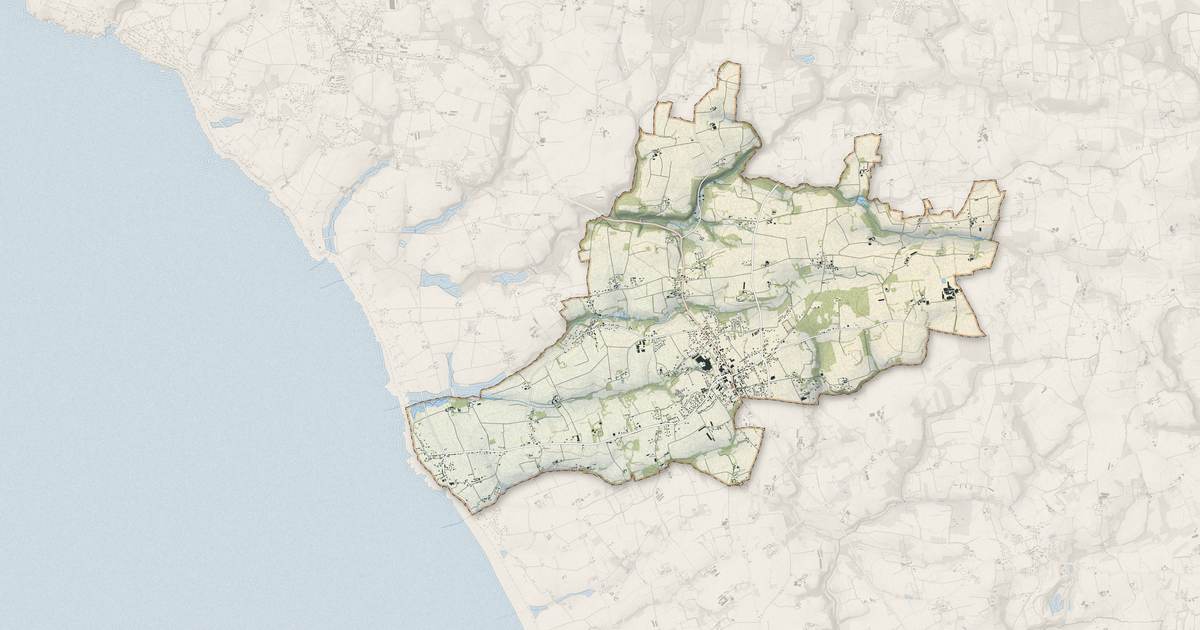 Portrait cartographique de Pouldreuzic : relief, eau, forêts, bâti et voies, calculés à partir des données de l'IGN