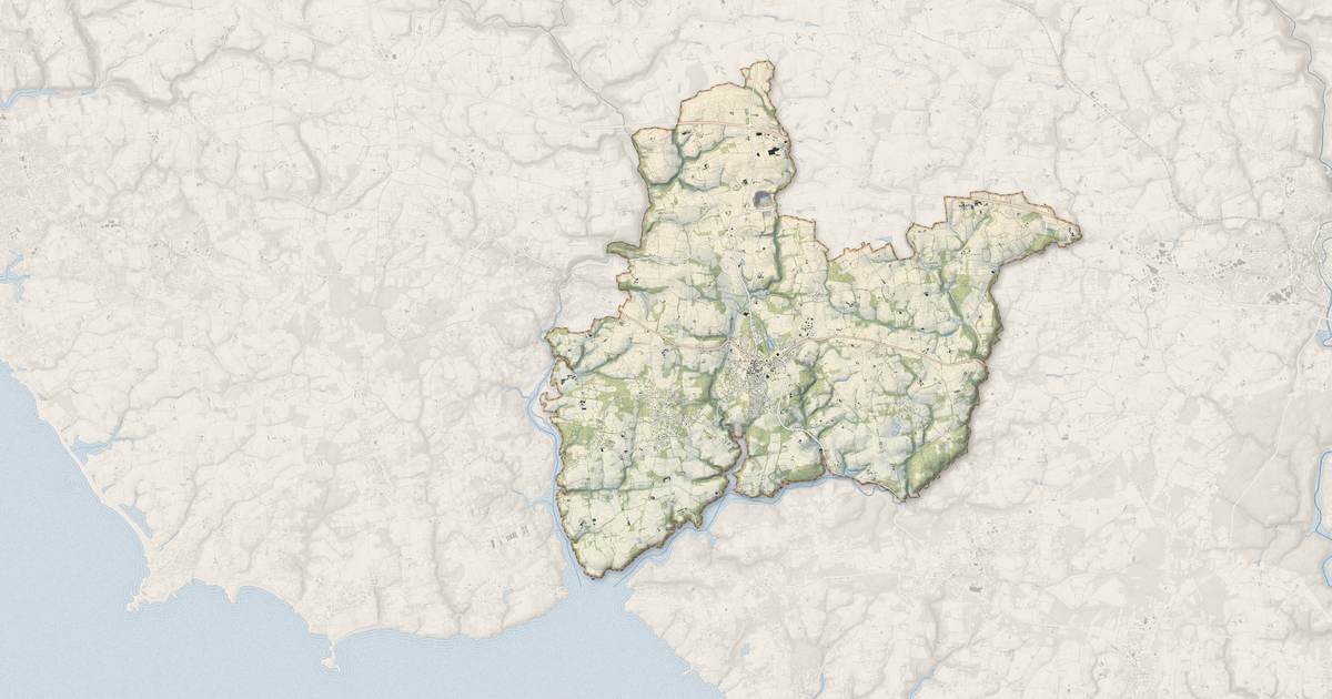 Portrait cartographique de Riec-sur-Bélon : relief, eau, forêts, bâti et voies, calculés à partir des données de l'IGN