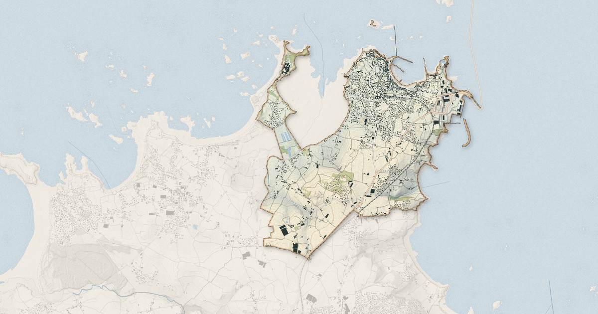 Portrait cartographique de Roscoff : relief, eau, forêts, bâti et voies, calculés à partir des données de l'IGN