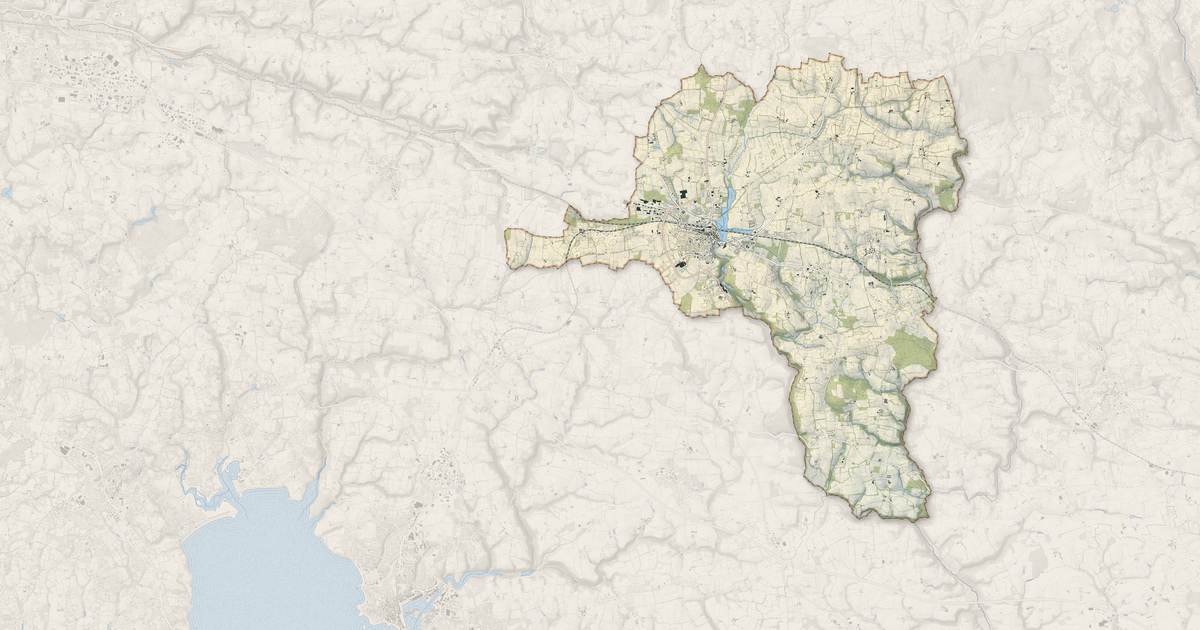 Portrait cartographique de Rosporden : relief, eau, forêts, bâti et voies, calculés à partir des données de l'IGN